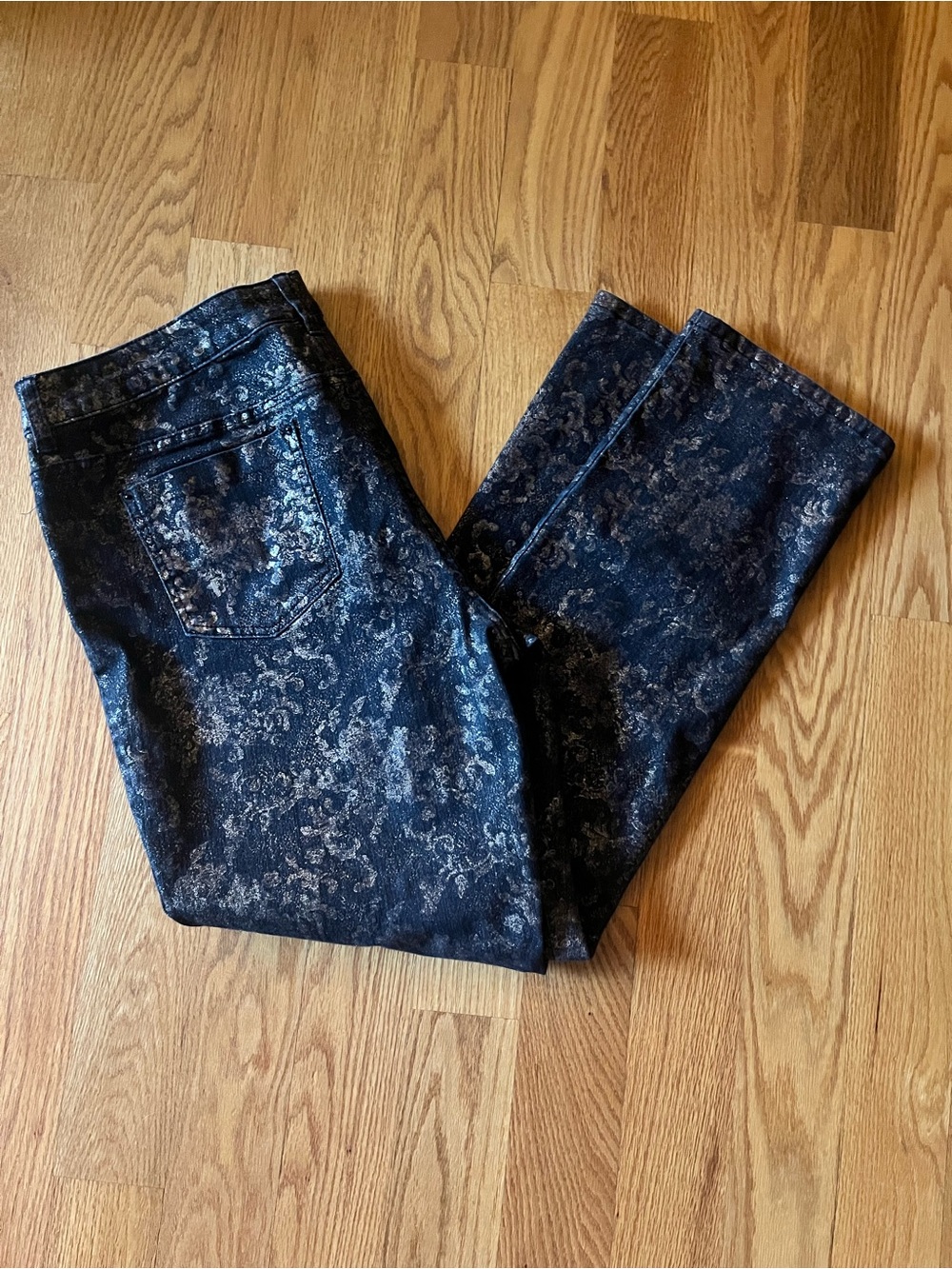Chico’s Platinum Denim Metallic Floral Print Jeans – Chico's Size 25 regular